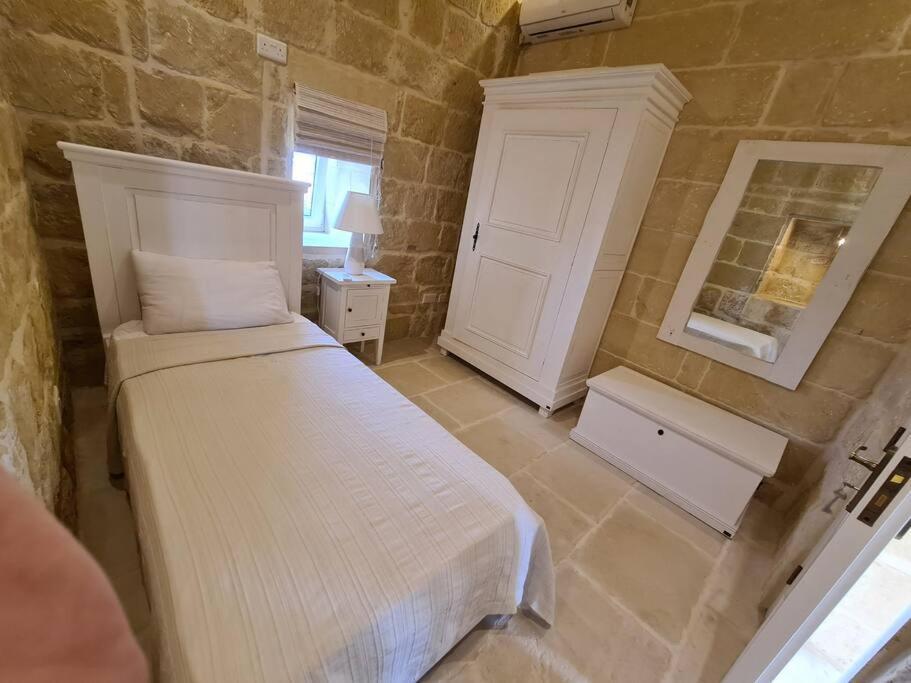 Farmhouse Villa With Large Pool And Garden In Gozo Għarb 外观 照片